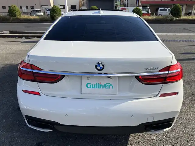 ＢＭＷ ７４０ｉ Mスポーツ 三重県 2019(平31)年 5.5万km アルピンホワイトⅢ サンルーフ/ハーマンカードンサウンド/パワーバックドア/ターボ/♪インテリジェントセーフティ/ ・ブレーキ機能付き追突警告・回避アシスト/ ・Cityブレーキ機能付き歩行者警告/ ・レーンディパーチャーウォーニング/ ・レーンチェンジウォー二ング・側方衝突警告/♪ブラインドスポットモニター/♪純正ナビ/ ・フルセグ・Bluetoothオーディオ/ ・スクリーンミラーリング/ ・CD録音・DVD再生・USB/♪全方位モニター/♪バックカメラ/♪ヘッドアップディスプレイ/♪アクティブクルーズコントロール(ACC)/♪スマートキー×2/♪プッシュスタート/♪オートブレーキホールド/♪黒革シート/♪前席パワーシート(メモリ付き）/♪全席シートヒーター/前席エアシート/♪電動サンシェード/♪ドライブレコーダー付きレーダー探知機/♪純正20インチAW/♪LEDヘッドライト/♪LEDフォグ/♪リアフォグ/♪ハイビームアシスタント/♪オートワイパー/♪アイドリングストップ/♪革巻きステアリング/♪パドルシフト/♪ステアリングスイッチ/♪オートリトラクタブルミラー/♪フロアマット/♪スモークフィルム/♪ETC/♪サイド/カーテンエアバック