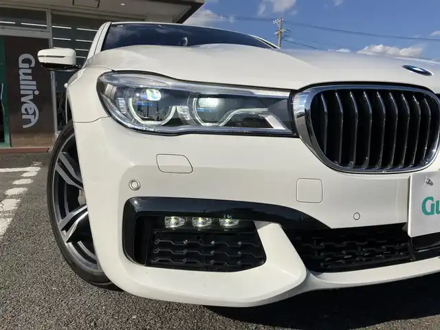 ＢＭＷ ７４０ｉ Mスポーツ 三重県 2019(平31)年 5.5万km アルピンホワイトⅢ サンルーフ/ハーマンカードンサウンド/パワーバックドア/ターボ/♪インテリジェントセーフティ/ ・ブレーキ機能付き追突警告・回避アシスト/ ・Cityブレーキ機能付き歩行者警告/ ・レーンディパーチャーウォーニング/ ・レーンチェンジウォー二ング・側方衝突警告/♪ブラインドスポットモニター/♪純正ナビ/ ・フルセグ・Bluetoothオーディオ/ ・スクリーンミラーリング/ ・CD録音・DVD再生・USB/♪全方位モニター/♪バックカメラ/♪ヘッドアップディスプレイ/♪アクティブクルーズコントロール(ACC)/♪スマートキー×2/♪プッシュスタート/♪オートブレーキホールド/♪黒革シート/♪前席パワーシート(メモリ付き）/♪全席シートヒーター/前席エアシート/♪電動サンシェード/♪ドライブレコーダー付きレーダー探知機/♪純正20インチAW/♪LEDヘッドライト/♪LEDフォグ/♪リアフォグ/♪ハイビームアシスタント/♪オートワイパー/♪アイドリングストップ/♪革巻きステアリング/♪パドルシフト/♪ステアリングスイッチ/♪オートリトラクタブルミラー/♪フロアマット/♪スモークフィルム/♪ETC/♪サイド/カーテンエアバック