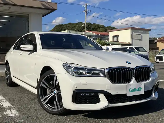 ＢＭＷ ７４０ｉ Mスポーツ 三重県 2019(平31)年 5.5万km アルピンホワイトⅢ サンルーフ/ハーマンカードンサウンド/パワーバックドア/ターボ/♪インテリジェントセーフティ/ ・ブレーキ機能付き追突警告・回避アシスト/ ・Cityブレーキ機能付き歩行者警告/ ・レーンディパーチャーウォーニング/ ・レーンチェンジウォー二ング・側方衝突警告/♪ブラインドスポットモニター/♪純正ナビ/ ・フルセグ・Bluetoothオーディオ/ ・スクリーンミラーリング/ ・CD録音・DVD再生・USB/♪全方位モニター/♪バックカメラ/♪ヘッドアップディスプレイ/♪アクティブクルーズコントロール(ACC)/♪スマートキー×2/♪プッシュスタート/♪オートブレーキホールド/♪黒革シート/♪前席パワーシート(メモリ付き）/♪全席シートヒーター/前席エアシート/♪電動サンシェード/♪ドライブレコーダー付きレーダー探知機/♪純正20インチAW/♪LEDヘッドライト/♪LEDフォグ/♪リアフォグ/♪ハイビームアシスタント/♪オートワイパー/♪アイドリングストップ/♪革巻きステアリング/♪パドルシフト/♪ステアリングスイッチ/♪オートリトラクタブルミラー/♪フロアマット/♪スモークフィルム/♪ETC/♪サイド/カーテンエアバック