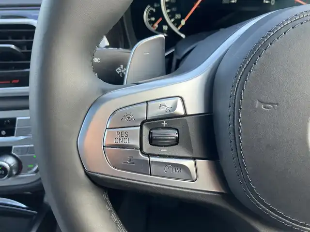 ＢＭＷ ７４０ｉ Mスポーツ 三重県 2019(平31)年 5.5万km アルピンホワイトⅢ サンルーフ/ハーマンカードンサウンド/パワーバックドア/ターボ/♪インテリジェントセーフティ/ ・ブレーキ機能付き追突警告・回避アシスト/ ・Cityブレーキ機能付き歩行者警告/ ・レーンディパーチャーウォーニング/ ・レーンチェンジウォー二ング・側方衝突警告/♪ブラインドスポットモニター/♪純正ナビ/ ・フルセグ・Bluetoothオーディオ/ ・スクリーンミラーリング/ ・CD録音・DVD再生・USB/♪全方位モニター/♪バックカメラ/♪ヘッドアップディスプレイ/♪アクティブクルーズコントロール(ACC)/♪スマートキー×2/♪プッシュスタート/♪オートブレーキホールド/♪黒革シート/♪前席パワーシート(メモリ付き）/♪全席シートヒーター/前席エアシート/♪電動サンシェード/♪ドライブレコーダー付きレーダー探知機/♪純正20インチAW/♪LEDヘッドライト/♪LEDフォグ/♪リアフォグ/♪ハイビームアシスタント/♪オートワイパー/♪アイドリングストップ/♪革巻きステアリング/♪パドルシフト/♪ステアリングスイッチ/♪オートリトラクタブルミラー/♪フロアマット/♪スモークフィルム/♪ETC/♪サイド/カーテンエアバック