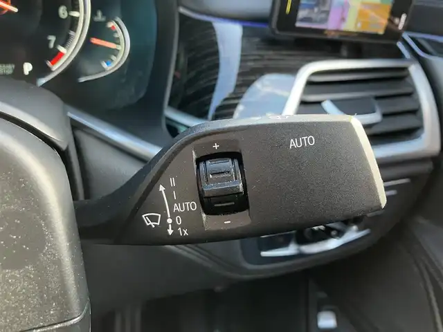 ＢＭＷ ７４０ｉ Mスポーツ 三重県 2019(平31)年 5.5万km アルピンホワイトⅢ サンルーフ/ハーマンカードンサウンド/パワーバックドア/ターボ/♪インテリジェントセーフティ/ ・ブレーキ機能付き追突警告・回避アシスト/ ・Cityブレーキ機能付き歩行者警告/ ・レーンディパーチャーウォーニング/ ・レーンチェンジウォー二ング・側方衝突警告/♪ブラインドスポットモニター/♪純正ナビ/ ・フルセグ・Bluetoothオーディオ/ ・スクリーンミラーリング/ ・CD録音・DVD再生・USB/♪全方位モニター/♪バックカメラ/♪ヘッドアップディスプレイ/♪アクティブクルーズコントロール(ACC)/♪スマートキー×2/♪プッシュスタート/♪オートブレーキホールド/♪黒革シート/♪前席パワーシート(メモリ付き）/♪全席シートヒーター/前席エアシート/♪電動サンシェード/♪ドライブレコーダー付きレーダー探知機/♪純正20インチAW/♪LEDヘッドライト/♪LEDフォグ/♪リアフォグ/♪ハイビームアシスタント/♪オートワイパー/♪アイドリングストップ/♪革巻きステアリング/♪パドルシフト/♪ステアリングスイッチ/♪オートリトラクタブルミラー/♪フロアマット/♪スモークフィルム/♪ETC/♪サイド/カーテンエアバック