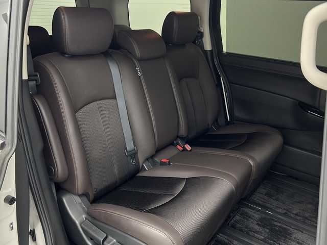 日産 エルグランド 250HWS S アーバンクロム 宮城県 2021(令3)年 5.1万km ピュアホワイトパール 禁煙車/純正11.3型フリップダウンモニター/３６０°セーフティアシスト/・インテリジェントエマージェンシーブレーキ/・ふらつき警報/・車線逸脱警報/・車線逸脱防止支援/・後側方衝突防止支援/・後側方車両検知アラート/・アラウンドビューモニター/・クロストラフィックアラート/両側パワースライドドア/純正10型SDナビ/・BT/CD/DVD/ブルーレイ/SD/AM/FM/フルセグTV/純正前方ドライブレコーダー/純正ビルトインETC/革巻きステアリング/ステアリングスイッチ/プッシュスタート/スマートキー/ハーフレザーシート/LEDヘッドライト/フォグランプ/純正18インチアルミホイール/純正フロアマット/ロールサンシェード