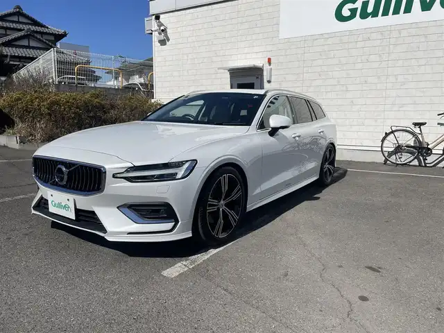 ボルボ Ｖ６０ B5 インスクリプション 神奈川県 2021(令3)年 3万km パール