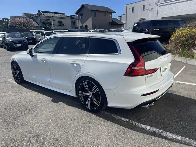 ボルボ Ｖ６０ B5 インスクリプション 神奈川県 2021(令3)年 3万km パール