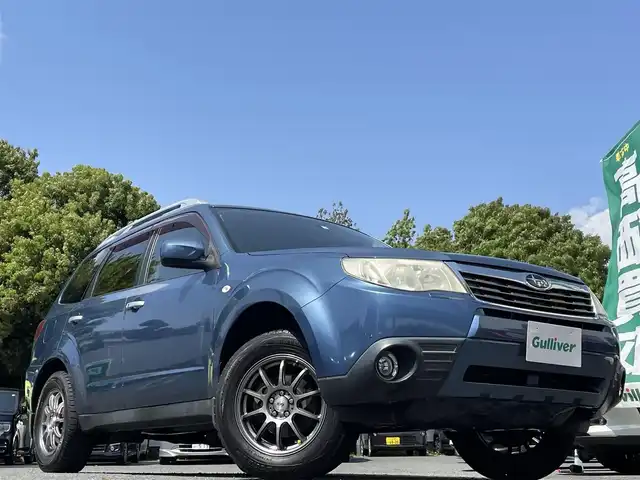 スバル フォレスター 2．0X フィールドリミテッドⅡ 東京都 2010(平22)年 9.5万km ニューポートブルーパール 社外HDDナビ/・Bluetoothオーディオ/フルセグTV/DVD/大型ガラスサンルーフ/バックカメラ/パワーシート/シートヒーター（前席）/クルーズコントロール/ETC/純正アルミホイール付ノーマルタイヤ積込/・225/55/R17/取扱説明書/保証書/スペアキー1本