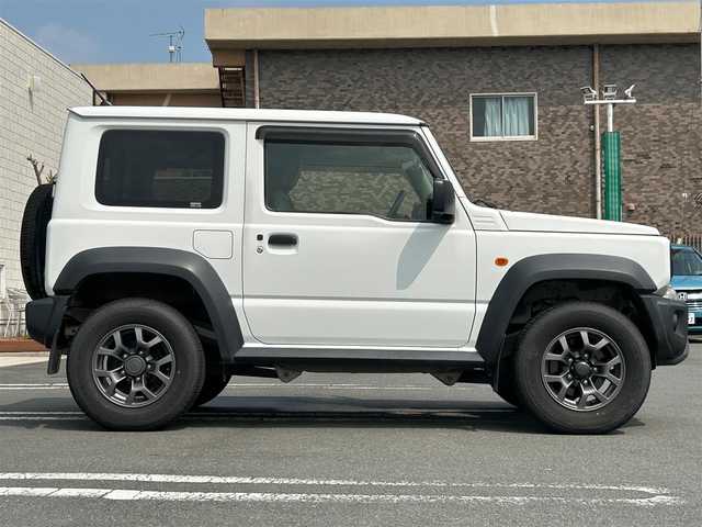 スズキ ジムニー シエラ JL 静岡県 2018(平30)年 11.3万km スペリアホワイト エンジンスタートボタン/パワーステアリング/パワーウィンドウ/4WD/オートエアコン/スマーキー/ETC/純正SDナビ（BT接続、フルセグTV、DVD再生可能）/前方ドライブレコーダー/純正フロアマット/布系シート/D＋N席シートヒーター/背面タイヤ/純正アルミホイール/ABS/横滑り防止装置/ダウンヒルアシストコントロール/ハロゲンヘッドライト/W＋サイドエアバック