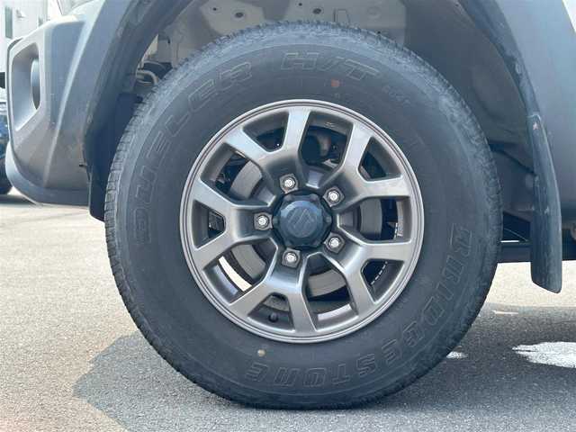 スズキ ジムニー シエラ JL 静岡県 2018(平30)年 11.3万km スペリアホワイト エンジンスタートボタン/パワーステアリング/パワーウィンドウ/4WD/オートエアコン/スマーキー/ETC/純正SDナビ（BT接続、フルセグTV、DVD再生可能）/前方ドライブレコーダー/純正フロアマット/布系シート/D＋N席シートヒーター/背面タイヤ/純正アルミホイール/ABS/横滑り防止装置/ダウンヒルアシストコントロール/ハロゲンヘッドライト/W＋サイドエアバック