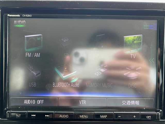 スズキ ジムニー シエラ JL 静岡県 2018(平30)年 11.3万km スペリアホワイト エンジンスタートボタン/パワーステアリング/パワーウィンドウ/4WD/オートエアコン/スマーキー/ETC/純正SDナビ（BT接続、フルセグTV、DVD再生可能）/前方ドライブレコーダー/純正フロアマット/布系シート/D＋N席シートヒーター/背面タイヤ/純正アルミホイール/ABS/横滑り防止装置/ダウンヒルアシストコントロール/ハロゲンヘッドライト/W＋サイドエアバック