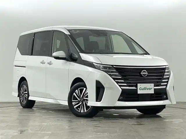 日産 セレナ ハイウェイスター V 福島県 2023(令5)年 0.1万km未満 プリズムホワイト 登録済み未使用車　/プロパイロット/・ハイビームアシスト/・エマージェンシーブレーキ/・車線逸脱警報/・踏み間違い防止/・ふらつき警報/・ダウンヒルアシストコントロール/ハーフレザー　/両側パワースライドドア　/電子パーキング　/・ブレーキホールド　/パドルシフト　/プッシュスタート　/・スマートキー　/・スペアキー/LEDライト/・オートライト/ステアリングスイッチ　/・革巻きステアリング/・チルトステアリング/USB入力端子/・ウィンカーミラー/オートミラー/取扱説明書/・保証書