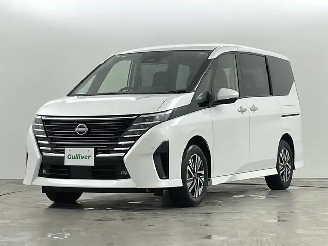 日産 セレナ ハイウェイスター V 福島県 2023(令5)年 0.1万km未満 プリズムホワイト 登録済み未使用車　/プロパイロット/・ハイビームアシスト/・エマージェンシーブレーキ/・車線逸脱警報/・踏み間違い防止/・ふらつき警報/・ダウンヒルアシストコントロール/ハーフレザー　/両側パワースライドドア　/電子パーキング　/・ブレーキホールド　/パドルシフト　/プッシュスタート　/・スマートキー　/・スペアキー/LEDライト/・オートライト/ステアリングスイッチ　/・革巻きステアリング/・チルトステアリング/USB入力端子/・ウィンカーミラー/オートミラー/取扱説明書/・保証書
