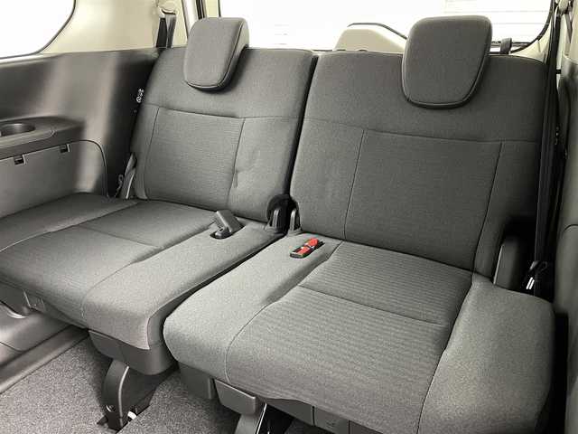 日産 セレナ ハイウェイスター V 福島県 2023(令5)年 0.1万km未満 プリズムホワイト 登録済み未使用車　/プロパイロット/・ハイビームアシスト/・エマージェンシーブレーキ/・車線逸脱警報/・踏み間違い防止/・ふらつき警報/・ダウンヒルアシストコントロール/ハーフレザー　/両側パワースライドドア　/電子パーキング　/・ブレーキホールド　/パドルシフト　/プッシュスタート　/・スマートキー　/・スペアキー/LEDライト/・オートライト/ステアリングスイッチ　/・革巻きステアリング/・チルトステアリング/USB入力端子/・ウィンカーミラー/オートミラー/取扱説明書/・保証書