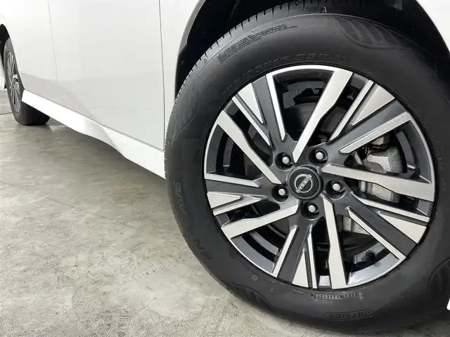 日産 セレナ ハイウェイスター V 福島県 2023(令5)年 0.1万km未満 プリズムホワイト 登録済み未使用車　/プロパイロット/・ハイビームアシスト/・エマージェンシーブレーキ/・車線逸脱警報/・踏み間違い防止/・ふらつき警報/・ダウンヒルアシストコントロール/ハーフレザー　/両側パワースライドドア　/電子パーキング　/・ブレーキホールド　/パドルシフト　/プッシュスタート　/・スマートキー　/・スペアキー/LEDライト/・オートライト/ステアリングスイッチ　/・革巻きステアリング/・チルトステアリング/USB入力端子/・ウィンカーミラー/オートミラー/取扱説明書/・保証書
