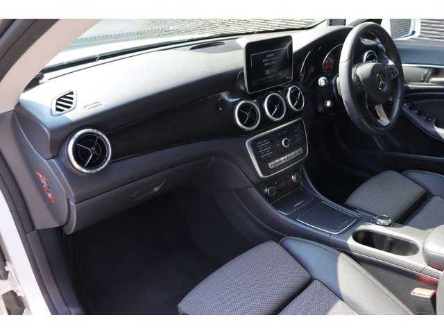 メルセデス・ベンツ ＣＬＡ１８０ Sブレイク AMG スタイル 大分県 2018(平30)年 4.8万km ポーラホワイト レーダーセーフティパッケージ/・アダプティブクルーズコントロール/・ブラインドスポットモニター/黒ハーフレザー/・シートヒーター/純正ナビ/・地デジ/・バックカメラ/・Bluetooth/・AppleCarPlay/AndroidAuto/・CD/LEDライト/・オートハイビーム/パワーバックドア/社外レーダー/パドルシフト/ステアリングスイッチ/純正１８ｉｎｃｈアルミホイール/ドライブレコーダー前/ＥＴＣ