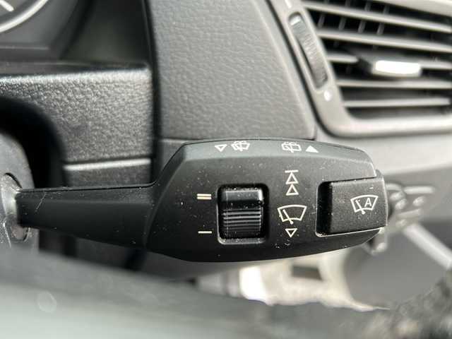 ＢＭＷ Ｘ１ xDrive 20i Mスポーツ 埼玉県 2012(平24)年 10.8万km アルピンホワイト 純正ナビ　/バックカメラ　/ドラレコ　/ＥＴＣ　/ルーフレール　/オートライト　/ＣＤ／ＦＭ／ＡＭ　/プッシュスタート　/横滑り防止　/キセノン　/ステアリングスイッチ　/アイソフィックス　/ダウンヒル　/スペアキー１　/保証書/取扱説明書