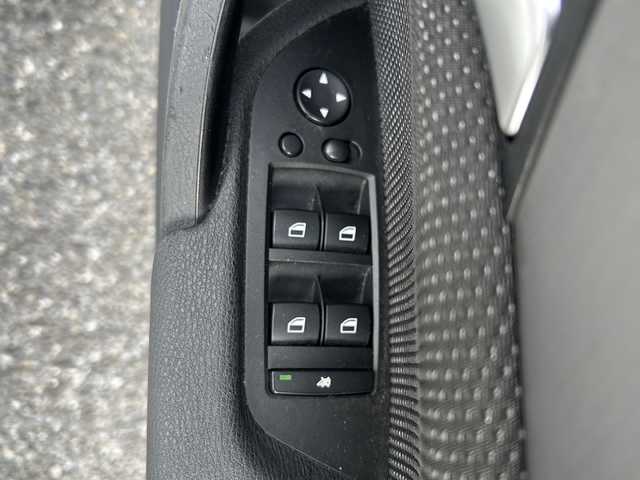 ＢＭＷ Ｘ１ xDrive 20i Mスポーツ 埼玉県 2012(平24)年 10.8万km アルピンホワイト 純正ナビ　/バックカメラ　/ドラレコ　/ＥＴＣ　/ルーフレール　/オートライト　/ＣＤ／ＦＭ／ＡＭ　/プッシュスタート　/横滑り防止　/キセノン　/ステアリングスイッチ　/アイソフィックス　/ダウンヒル　/スペアキー１　/保証書/取扱説明書