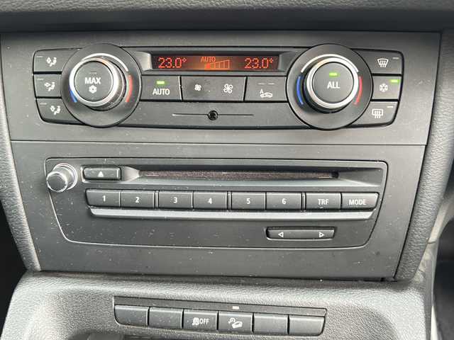 ＢＭＷ Ｘ１ xDrive 20i Mスポーツ 埼玉県 2012(平24)年 10.8万km アルピンホワイト 純正ナビ　/バックカメラ　/ドラレコ　/ＥＴＣ　/ルーフレール　/オートライト　/ＣＤ／ＦＭ／ＡＭ　/プッシュスタート　/横滑り防止　/キセノン　/ステアリングスイッチ　/アイソフィックス　/ダウンヒル　/スペアキー１　/保証書/取扱説明書