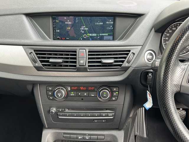 ＢＭＷ Ｘ１ xDrive 20i Mスポーツ 埼玉県 2012(平24)年 10.8万km アルピンホワイト 純正ナビ　/バックカメラ　/ドラレコ　/ＥＴＣ　/ルーフレール　/オートライト　/ＣＤ／ＦＭ／ＡＭ　/プッシュスタート　/横滑り防止　/キセノン　/ステアリングスイッチ　/アイソフィックス　/ダウンヒル　/スペアキー１　/保証書/取扱説明書
