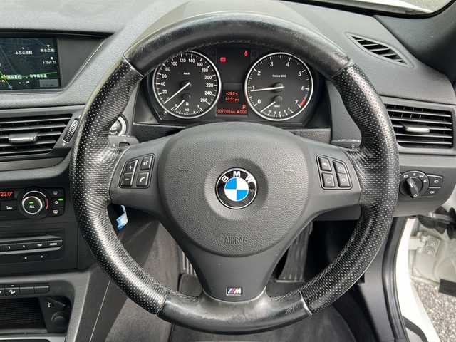 ＢＭＷ Ｘ１ xDrive 20i Mスポーツ 埼玉県 2012(平24)年 10.8万km アルピンホワイト 純正ナビ　/バックカメラ　/ドラレコ　/ＥＴＣ　/ルーフレール　/オートライト　/ＣＤ／ＦＭ／ＡＭ　/プッシュスタート　/横滑り防止　/キセノン　/ステアリングスイッチ　/アイソフィックス　/ダウンヒル　/スペアキー１　/保証書/取扱説明書