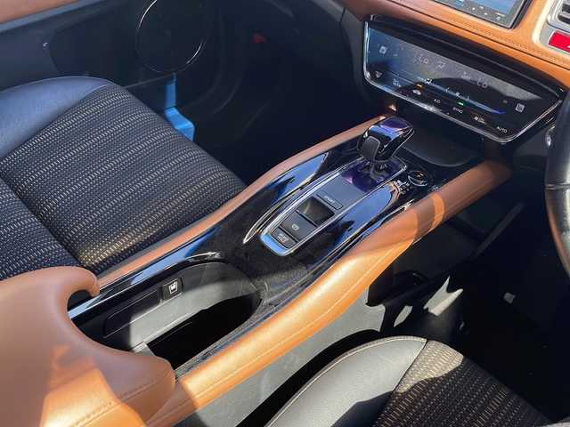 ホンダ ヴェゼル ハイブリッド Z 福岡県 2014(平26)年 9.2万km モルフォブルーP 純正ナビ/ワンセグテレビ/バックカメラ/クルーズコントロール/ETC/LEDヘッドライト/ハーフレザーシート/シートヒーター