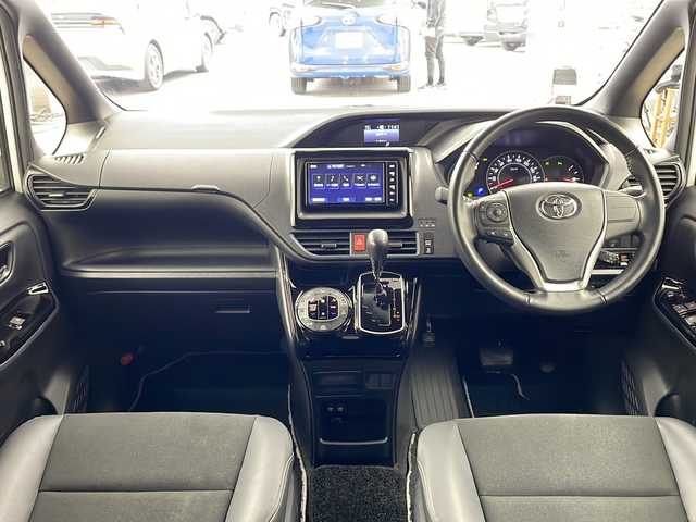 トヨタ ノア Si ダブルバイビーⅡ 兵庫県 2019(平31)年 6.1万km ホワイトパールクリスタルシャイン ・純正ナビ/CD/DVD/Bluetooth/TV/・バックカメラ/・ビルトインETC/・ドライブレコーダー/・両側パワースライドドア/・Toyota　Safety　Sense/・プリクラッシュセーフティ/・レーンディパーチャーアラート/・オートマチックハイビーム/・先行車発進告知機能/・クリアランスソナー/・パーキングサポートブレーキ/・クルーズコントロール/・ハーフレザーシート/・ＬＥＤヘッドライト/・ＬＥＤフォグランプ/・オートライト/・純正16インチアルミホイール/・純正フロアマット/・アイドリングストップ/・スマートキー/・プッシュスタート