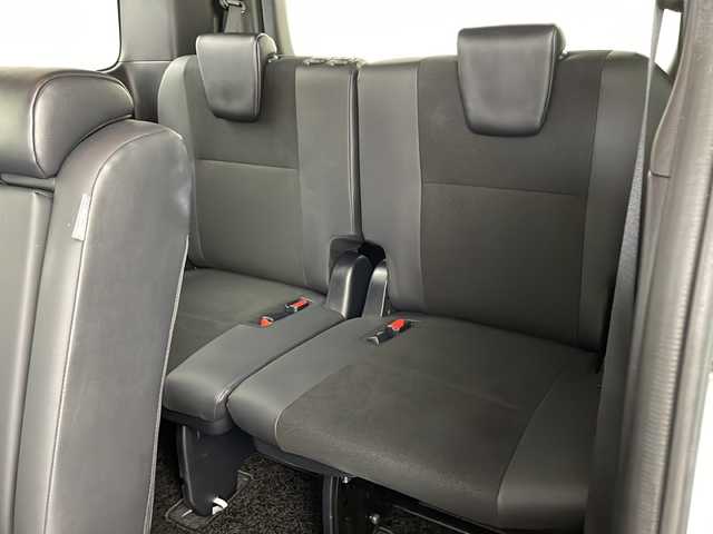 トヨタ ノア Si ダブルバイビーⅡ 兵庫県 2019(平31)年 6.1万km ホワイトパールクリスタルシャイン ・純正ナビ/CD/DVD/Bluetooth/TV/・バックカメラ/・ビルトインETC/・ドライブレコーダー/・両側パワースライドドア/・Toyota　Safety　Sense/・プリクラッシュセーフティ/・レーンディパーチャーアラート/・オートマチックハイビーム/・先行車発進告知機能/・クリアランスソナー/・パーキングサポートブレーキ/・クルーズコントロール/・ハーフレザーシート/・ＬＥＤヘッドライト/・ＬＥＤフォグランプ/・オートライト/・純正16インチアルミホイール/・純正フロアマット/・アイドリングストップ/・スマートキー/・プッシュスタート