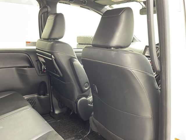 トヨタ ノア Si ダブルバイビーⅡ 兵庫県 2019(平31)年 6.1万km ホワイトパールクリスタルシャイン ・純正ナビ/CD/DVD/Bluetooth/TV/・バックカメラ/・ビルトインETC/・ドライブレコーダー/・両側パワースライドドア/・Toyota　Safety　Sense/・プリクラッシュセーフティ/・レーンディパーチャーアラート/・オートマチックハイビーム/・先行車発進告知機能/・クリアランスソナー/・パーキングサポートブレーキ/・クルーズコントロール/・ハーフレザーシート/・ＬＥＤヘッドライト/・ＬＥＤフォグランプ/・オートライト/・純正16インチアルミホイール/・純正フロアマット/・アイドリングストップ/・スマートキー/・プッシュスタート