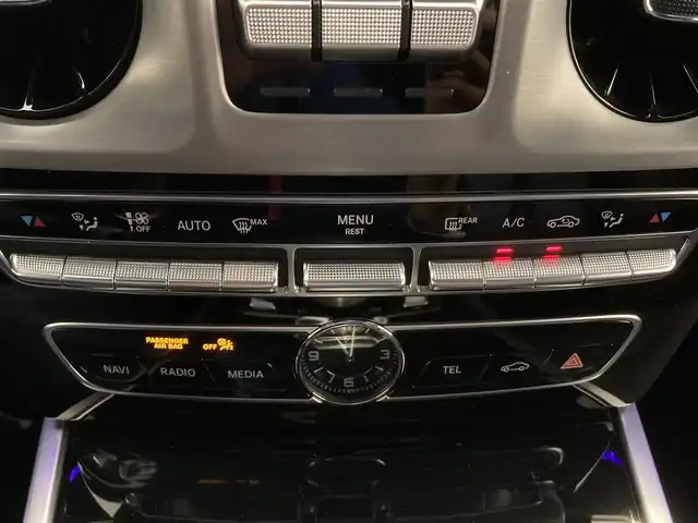 メルセデス・ベンツ ゲレンデヴァーゲン Ｇ４００ｄ AMGライン 熊本県 2022(令4)年 2.6万km 白 左ハンドル/ワンオーナー/AMGライン/ラグジュアリーパッケージ/サンルーフ/ブルメスターサウンド/アダプティブダンピング/黒革シート/純正メモリーナビ・地デジTV/純正USB/BT再生/360°カメラ/ETC2.0/レーダークルーズコントロール/PCS/LKA/BSM/標識検知/純正20インチAW/LEDライト/コーナーセンサー/前席パワーシート/全席シートヒーター/パドルシフト/プッシュスタート/キーレス×2/R4ー7年ディーラー整備記録/保証書・取説・スペアキーあり/ オパリスホワイト（８８５）