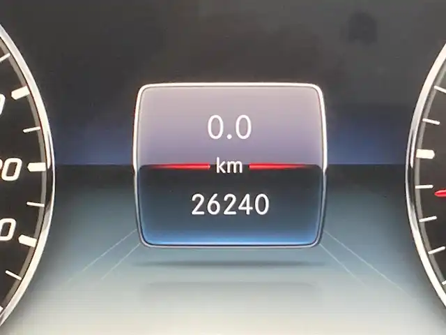 メルセデス・ベンツ ゲレンデヴァーゲン Ｇ４００ｄ AMGライン 熊本県 2022(令4)年 2.6万km 白 左ハンドル/ワンオーナー/AMGライン/ラグジュアリーパッケージ/サンルーフ/ブルメスターサウンド/アダプティブダンピング/黒革シート/純正メモリーナビ・地デジTV/純正USB/BT再生/360°カメラ/ETC2.0/レーダークルーズコントロール/PCS/LKA/BSM/標識検知/純正20インチAW/LEDライト/コーナーセンサー/前席パワーシート/全席シートヒーター/パドルシフト/プッシュスタート/キーレス×2/R4ー7年ディーラー整備記録/保証書・取説・スペアキーあり/ オパリスホワイト（８８５）