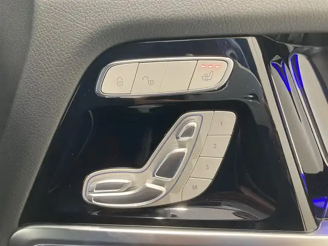 メルセデス・ベンツ ゲレンデヴァーゲン Ｇ４００ｄ AMGライン 熊本県 2022(令4)年 2.6万km 白 左ハンドル/ワンオーナー/AMGライン/ラグジュアリーパッケージ/サンルーフ/ブルメスターサウンド/アダプティブダンピング/黒革シート/純正メモリーナビ・地デジTV/純正USB/BT再生/360°カメラ/ETC2.0/レーダークルーズコントロール/PCS/LKA/BSM/標識検知/純正20インチAW/LEDライト/コーナーセンサー/前席パワーシート/全席シートヒーター/パドルシフト/プッシュスタート/キーレス×2/R4ー7年ディーラー整備記録/保証書・取説・スペアキーあり/ オパリスホワイト（８８５）