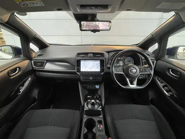 日産 リーフ X Vセレクション 千葉県 2020(令2)年 3.7万km ブリリアントホワイトパール/オーロラフレアブルーパール 2トーン 純正ナビ　/Ｂｌｕｅｔｏｏｔｈ　フルセグＴＶ　ＡｐｐｌｅＣａｒＰｌａｙ　ＵＳＢ　/Ｄ／Ｎ席シートヒーター　/ステアリングヒーター　/全方位カメラ　/ＥＴＣ　/電動パーキングブレーキ　/ＬＥＤヘッドライト　/パワーウィンドウ/パワーステアリング/ＡＢＳ