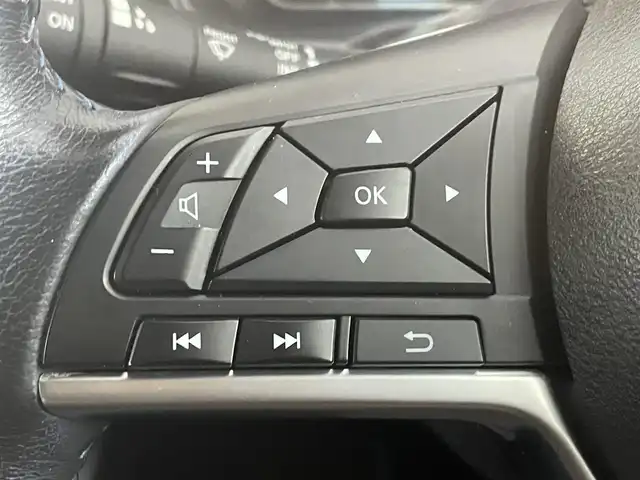 日産 リーフ X Vセレクション 千葉県 2020(令2)年 3.7万km ブリリアントホワイトパール/オーロラフレアブルーパール 2トーン 純正ナビ　/Ｂｌｕｅｔｏｏｔｈ　フルセグＴＶ　ＡｐｐｌｅＣａｒＰｌａｙ　ＵＳＢ　/Ｄ／Ｎ席シートヒーター　/ステアリングヒーター　/全方位カメラ　/ＥＴＣ　/電動パーキングブレーキ　/ＬＥＤヘッドライト　/パワーウィンドウ/パワーステアリング/ＡＢＳ