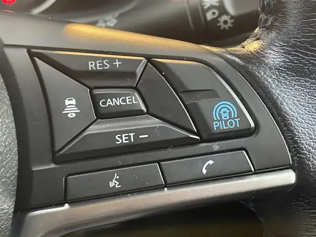 日産 リーフ X Vセレクション 千葉県 2020(令2)年 3.7万km ブリリアントホワイトパール/オーロラフレアブルーパール 2トーン 純正ナビ　/Ｂｌｕｅｔｏｏｔｈ　フルセグＴＶ　ＡｐｐｌｅＣａｒＰｌａｙ　ＵＳＢ　/Ｄ／Ｎ席シートヒーター　/ステアリングヒーター　/全方位カメラ　/ＥＴＣ　/電動パーキングブレーキ　/ＬＥＤヘッドライト　/パワーウィンドウ/パワーステアリング/ＡＢＳ