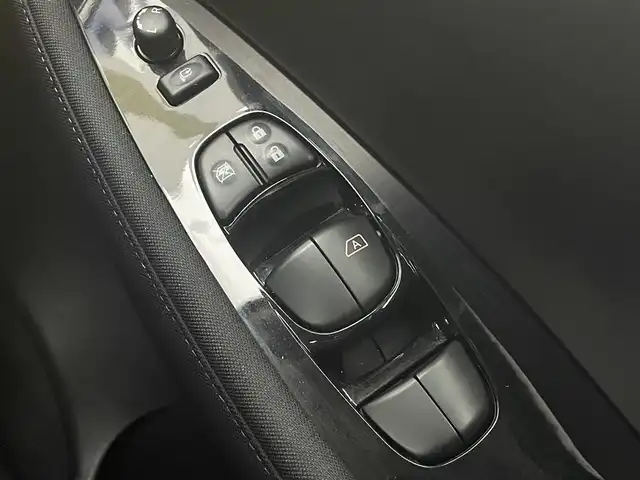 日産 リーフ X Vセレクション 千葉県 2020(令2)年 3.7万km ブリリアントホワイトパール/オーロラフレアブルーパール 2トーン 純正ナビ　/Ｂｌｕｅｔｏｏｔｈ　フルセグＴＶ　ＡｐｐｌｅＣａｒＰｌａｙ　ＵＳＢ　/Ｄ／Ｎ席シートヒーター　/ステアリングヒーター　/全方位カメラ　/ＥＴＣ　/電動パーキングブレーキ　/ＬＥＤヘッドライト　/パワーウィンドウ/パワーステアリング/ＡＢＳ