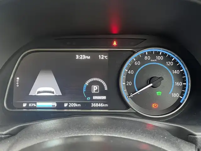 日産 リーフ X Vセレクション 千葉県 2020(令2)年 3.7万km ブリリアントホワイトパール/オーロラフレアブルーパール 2トーン 純正ナビ　/Ｂｌｕｅｔｏｏｔｈ　フルセグＴＶ　ＡｐｐｌｅＣａｒＰｌａｙ　ＵＳＢ　/Ｄ／Ｎ席シートヒーター　/ステアリングヒーター　/全方位カメラ　/ＥＴＣ　/電動パーキングブレーキ　/ＬＥＤヘッドライト　/パワーウィンドウ/パワーステアリング/ＡＢＳ