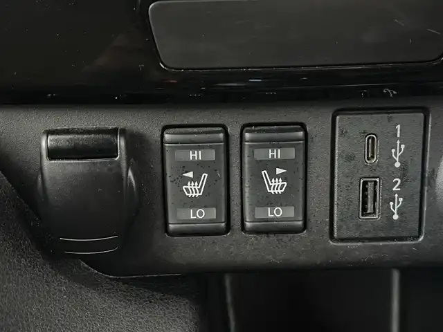 日産 リーフ X Vセレクション 千葉県 2020(令2)年 3.7万km ブリリアントホワイトパール/オーロラフレアブルーパール 2トーン 純正ナビ　/Ｂｌｕｅｔｏｏｔｈ　フルセグＴＶ　ＡｐｐｌｅＣａｒＰｌａｙ　ＵＳＢ　/Ｄ／Ｎ席シートヒーター　/ステアリングヒーター　/全方位カメラ　/ＥＴＣ　/電動パーキングブレーキ　/ＬＥＤヘッドライト　/パワーウィンドウ/パワーステアリング/ＡＢＳ