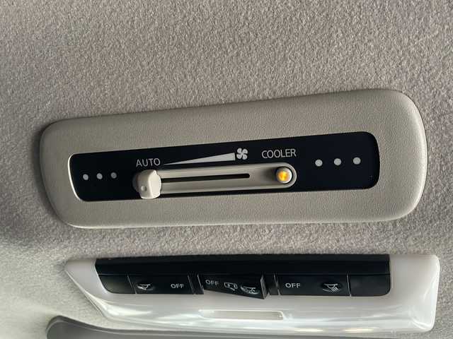 日産 セレナ e－パワー XV 広島県 2018(平30)年 6万km カシミヤグレージュ 禁煙/社外9型SDナビ/CD/DVD/SD/BT/フルセグTV/アラウンドビューモニター/社外12.8型フリップダウンモニター(RXH12X-L)/プロパイロット/ハイビームアシスト/エマージェンシーブレーキ/インテリジェント DA（ふらつき警報）/標識検知機能/インテリジェント LI（車線逸脱防止支援システム）/LDW（車線逸脱警報）/インテリジェント BSI（後側方衝突防止支援システム）/BSW（後側方車両検知警報）/踏み間違い衝突防止アシスト/インテリジェント ルームミラー/オートブレーキホールド/スマートキー/プッシュスタート/純正フロアマット/社外アルミホイール