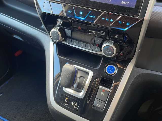 日産 セレナ e－パワー XV 広島県 2018(平30)年 6万km カシミヤグレージュ 禁煙/社外9型SDナビ/CD/DVD/SD/BT/フルセグTV/アラウンドビューモニター/社外12.8型フリップダウンモニター(RXH12X-L)/プロパイロット/ハイビームアシスト/エマージェンシーブレーキ/インテリジェント DA（ふらつき警報）/標識検知機能/インテリジェント LI（車線逸脱防止支援システム）/LDW（車線逸脱警報）/インテリジェント BSI（後側方衝突防止支援システム）/BSW（後側方車両検知警報）/踏み間違い衝突防止アシスト/インテリジェント ルームミラー/オートブレーキホールド/スマートキー/プッシュスタート/純正フロアマット/社外アルミホイール