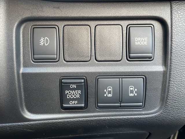 日産 セレナ e－パワー XV 広島県 2018(平30)年 6万km カシミヤグレージュ 禁煙/社外9型SDナビ/CD/DVD/SD/BT/フルセグTV/アラウンドビューモニター/社外12.8型フリップダウンモニター(RXH12X-L)/プロパイロット/ハイビームアシスト/エマージェンシーブレーキ/インテリジェント DA（ふらつき警報）/標識検知機能/インテリジェント LI（車線逸脱防止支援システム）/LDW（車線逸脱警報）/インテリジェント BSI（後側方衝突防止支援システム）/BSW（後側方車両検知警報）/踏み間違い衝突防止アシスト/インテリジェント ルームミラー/オートブレーキホールド/スマートキー/プッシュスタート/純正フロアマット/社外アルミホイール