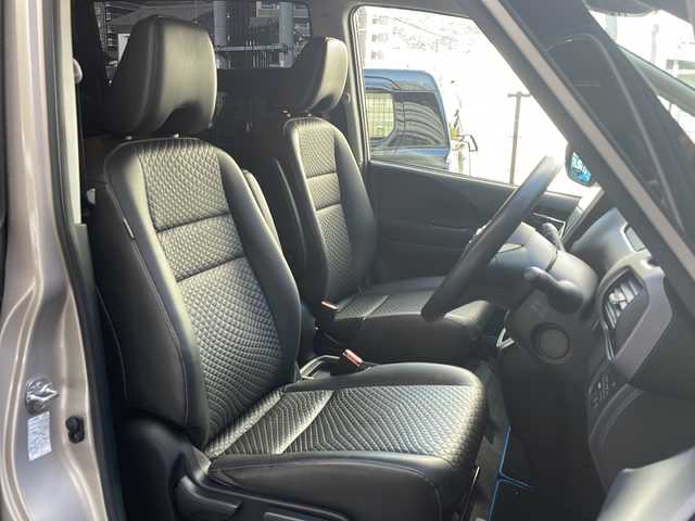 日産 セレナ e－パワー XV 広島県 2018(平30)年 6万km カシミヤグレージュ 禁煙/社外9型SDナビ/CD/DVD/SD/BT/フルセグTV/アラウンドビューモニター/社外12.8型フリップダウンモニター(RXH12X-L)/プロパイロット/ハイビームアシスト/エマージェンシーブレーキ/インテリジェント DA（ふらつき警報）/標識検知機能/インテリジェント LI（車線逸脱防止支援システム）/LDW（車線逸脱警報）/インテリジェント BSI（後側方衝突防止支援システム）/BSW（後側方車両検知警報）/踏み間違い衝突防止アシスト/インテリジェント ルームミラー/オートブレーキホールド/スマートキー/プッシュスタート/純正フロアマット/社外アルミホイール