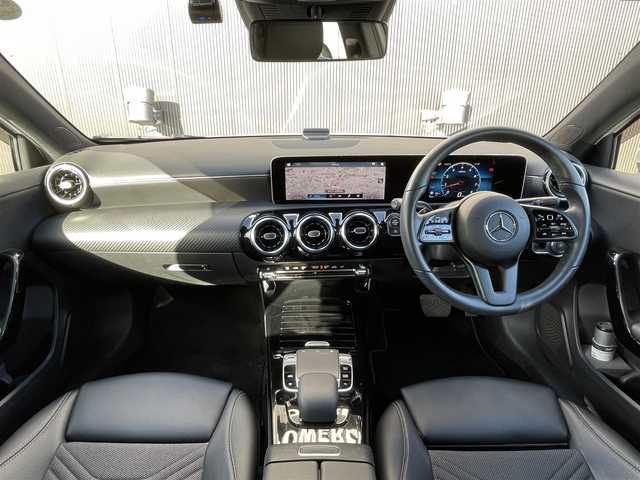 メルセデス・ベンツ Ａ１８０ 長野県 2019(平31)年 1.9万km ポーラホワイト ワンオーナー/　純正前後ドライブレコーダー/　純正ナビ/　バックカメラ/　フルセグＴＶ/　レーダーセーフティＰＫＧ/　ハーフレザーシート/　キーレスゴー/　ワイヤレスチャージ/　me connect/　ＵＳＢ３．０/　ＬＥＤヘッドライト/　ETC2.0/　オートライト /　アイドリングストップ/　純正ドアバイザー/　禁煙/　保証書・取説・スペアキー