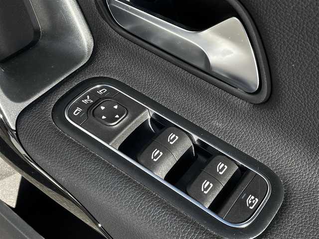 メルセデス・ベンツ Ａ１８０ 長野県 2019(平31)年 1.9万km ポーラホワイト ワンオーナー/　純正前後ドライブレコーダー/　純正ナビ/　バックカメラ/　フルセグＴＶ/　レーダーセーフティＰＫＧ/　ハーフレザーシート/　キーレスゴー/　ワイヤレスチャージ/　me connect/　ＵＳＢ３．０/　ＬＥＤヘッドライト/　ETC2.0/　オートライト /　アイドリングストップ/　純正ドアバイザー/　禁煙/　保証書・取説・スペアキー