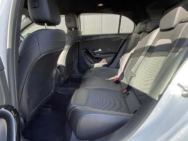 メルセデス・ベンツ Ａ１８０ 長野県 2019(平31)年 1.9万km ポーラホワイト ワンオーナー/　純正前後ドライブレコーダー/　純正ナビ/　バックカメラ/　フルセグＴＶ/　レーダーセーフティＰＫＧ/　ハーフレザーシート/　キーレスゴー/　ワイヤレスチャージ/　me connect/　ＵＳＢ３．０/　ＬＥＤヘッドライト/　ETC2.0/　オートライト /　アイドリングストップ/　純正ドアバイザー/　禁煙/　保証書・取説・スペアキー