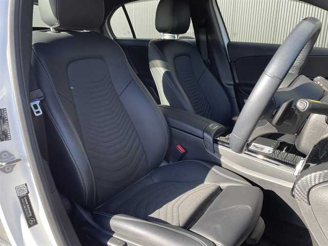 メルセデス・ベンツ Ａ１８０ 長野県 2019(平31)年 1.9万km ポーラホワイト ワンオーナー/　純正前後ドライブレコーダー/　純正ナビ/　バックカメラ/　フルセグＴＶ/　レーダーセーフティＰＫＧ/　ハーフレザーシート/　キーレスゴー/　ワイヤレスチャージ/　me connect/　ＵＳＢ３．０/　ＬＥＤヘッドライト/　ETC2.0/　オートライト /　アイドリングストップ/　純正ドアバイザー/　禁煙/　保証書・取説・スペアキー