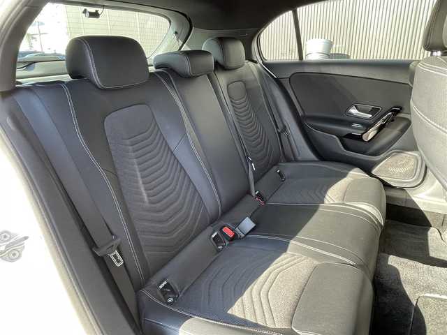 メルセデス・ベンツ Ａ１８０ 長野県 2019(平31)年 1.9万km ポーラホワイト ワンオーナー/　純正前後ドライブレコーダー/　純正ナビ/　バックカメラ/　フルセグＴＶ/　レーダーセーフティＰＫＧ/　ハーフレザーシート/　キーレスゴー/　ワイヤレスチャージ/　me connect/　ＵＳＢ３．０/　ＬＥＤヘッドライト/　ETC2.0/　オートライト /　アイドリングストップ/　純正ドアバイザー/　禁煙/　保証書・取説・スペアキー