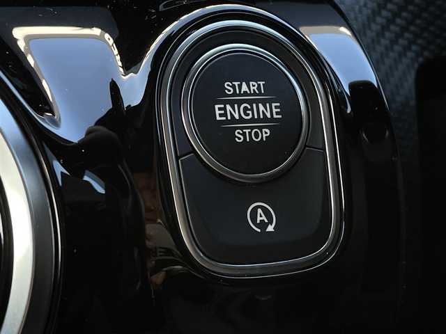 メルセデス・ベンツ Ａ１８０ 長野県 2019(平31)年 1.9万km ポーラホワイト ワンオーナー/　純正前後ドライブレコーダー/　純正ナビ/　バックカメラ/　フルセグＴＶ/　レーダーセーフティＰＫＧ/　ハーフレザーシート/　キーレスゴー/　ワイヤレスチャージ/　me connect/　ＵＳＢ３．０/　ＬＥＤヘッドライト/　ETC2.0/　オートライト /　アイドリングストップ/　純正ドアバイザー/　禁煙/　保証書・取説・スペアキー