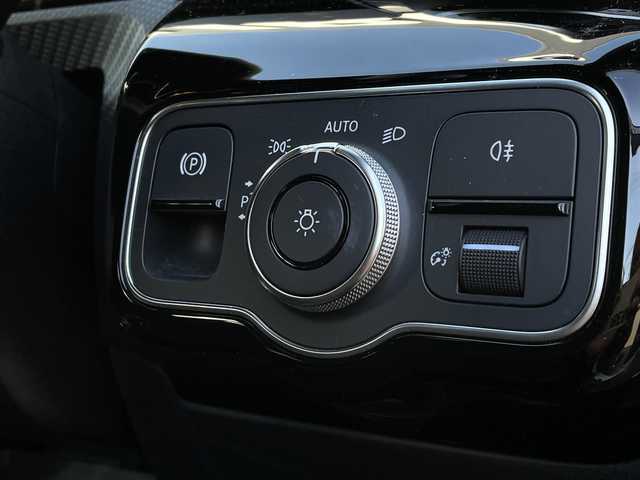 メルセデス・ベンツ Ａ１８０ 長野県 2019(平31)年 1.9万km ポーラホワイト ワンオーナー/　純正前後ドライブレコーダー/　純正ナビ/　バックカメラ/　フルセグＴＶ/　レーダーセーフティＰＫＧ/　ハーフレザーシート/　キーレスゴー/　ワイヤレスチャージ/　me connect/　ＵＳＢ３．０/　ＬＥＤヘッドライト/　ETC2.0/　オートライト /　アイドリングストップ/　純正ドアバイザー/　禁煙/　保証書・取説・スペアキー