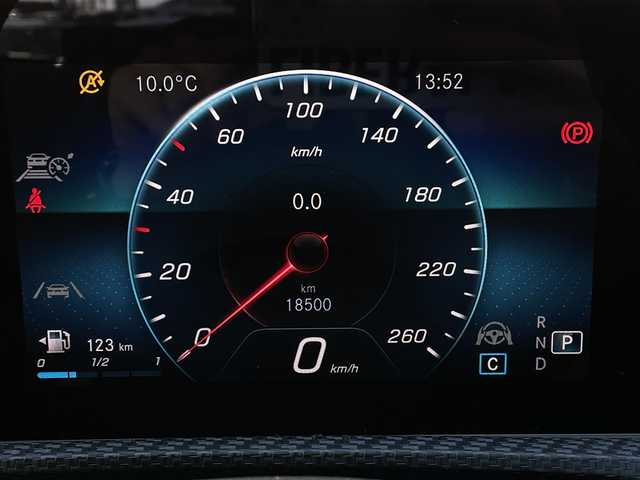 メルセデス・ベンツ Ａ１８０ 長野県 2019(平31)年 1.9万km ポーラホワイト ワンオーナー/　純正前後ドライブレコーダー/　純正ナビ/　バックカメラ/　フルセグＴＶ/　レーダーセーフティＰＫＧ/　ハーフレザーシート/　キーレスゴー/　ワイヤレスチャージ/　me connect/　ＵＳＢ３．０/　ＬＥＤヘッドライト/　ETC2.0/　オートライト /　アイドリングストップ/　純正ドアバイザー/　禁煙/　保証書・取説・スペアキー