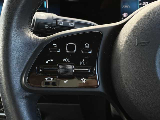 メルセデス・ベンツ Ａ１８０ 長野県 2019(平31)年 1.9万km ポーラホワイト ワンオーナー/　純正前後ドライブレコーダー/　純正ナビ/　バックカメラ/　フルセグＴＶ/　レーダーセーフティＰＫＧ/　ハーフレザーシート/　キーレスゴー/　ワイヤレスチャージ/　me connect/　ＵＳＢ３．０/　ＬＥＤヘッドライト/　ETC2.0/　オートライト /　アイドリングストップ/　純正ドアバイザー/　禁煙/　保証書・取説・スペアキー