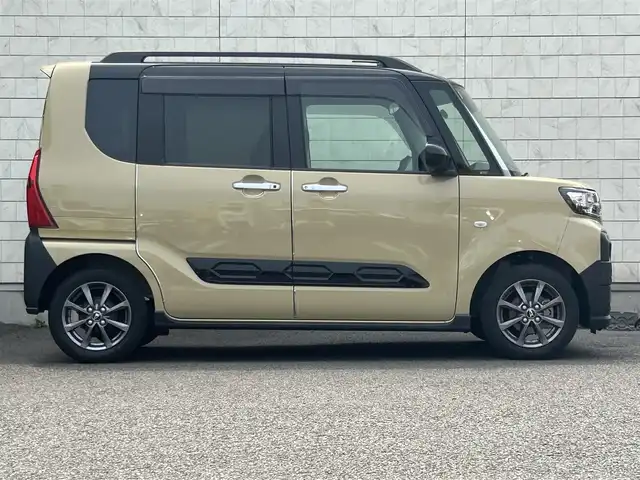 ダイハツ タント ファンクロス 大分県 2022(令4)年 2.1万km ブラックマイカメタリック/サンドベージュメタリック 両側パワースライドドア /USB/シートヒーター（D＋N席）/コーナーセンサー（前後）/オートライト/ルーフレール/LEDライト/純正14インチアルミホイル/アイドリングストップ/スペアキー/プッシュスタート/横滑り防止装置/衝突被害軽減装置/新車保証書/取扱説明書