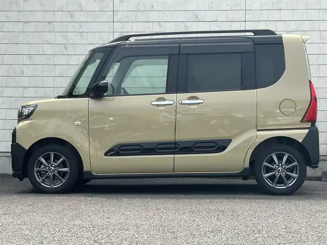 ダイハツ タント ファンクロス 大分県 2022(令4)年 2.1万km ブラックマイカメタリック/サンドベージュメタリック 両側パワースライドドア /USB/シートヒーター（D＋N席）/コーナーセンサー（前後）/オートライト/ルーフレール/LEDライト/純正14インチアルミホイル/アイドリングストップ/スペアキー/プッシュスタート/横滑り防止装置/衝突被害軽減装置/新車保証書/取扱説明書